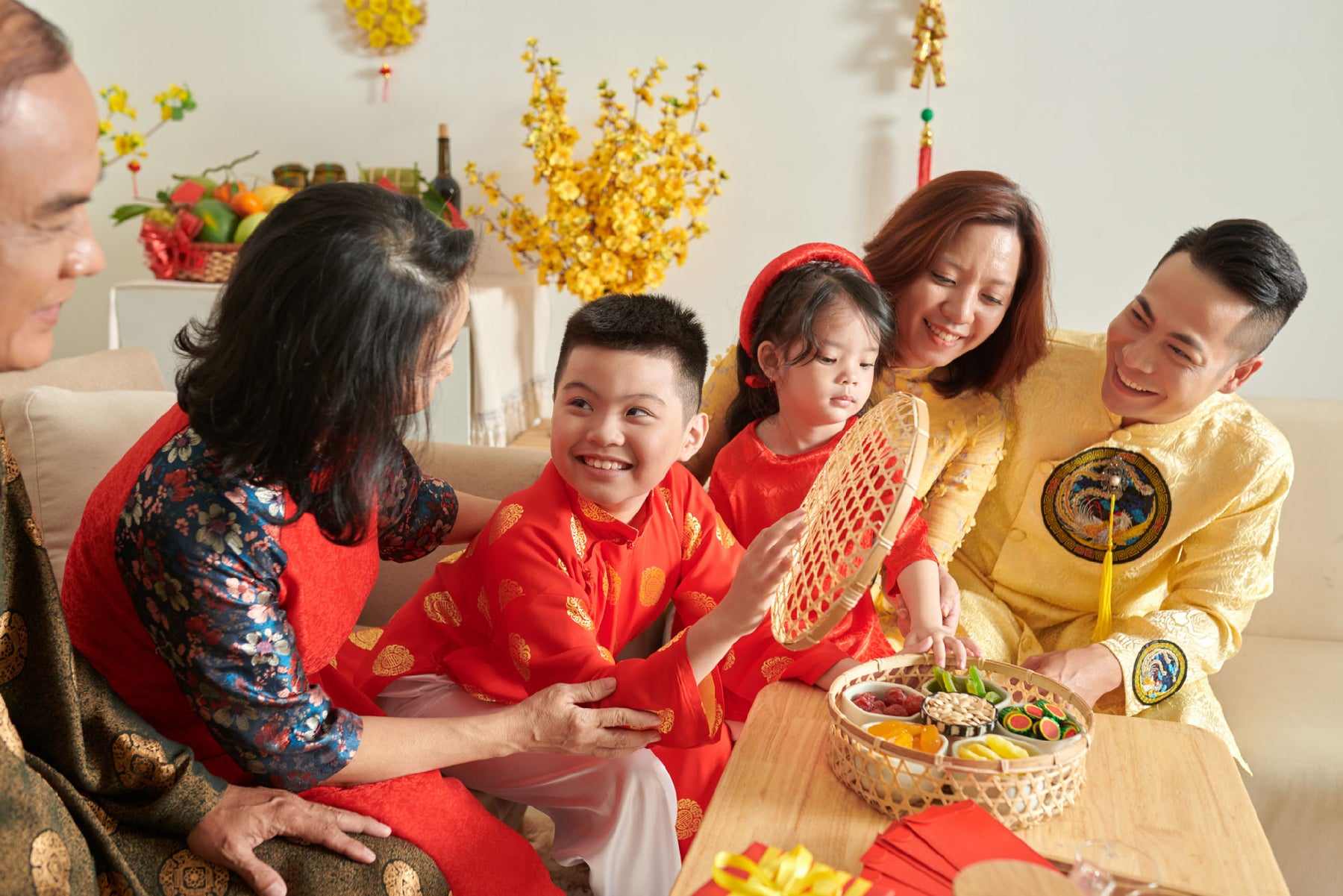 Celebrating Chinese New Year in Singapore: A Guide to Traditional Snacks and Healthy Snacking